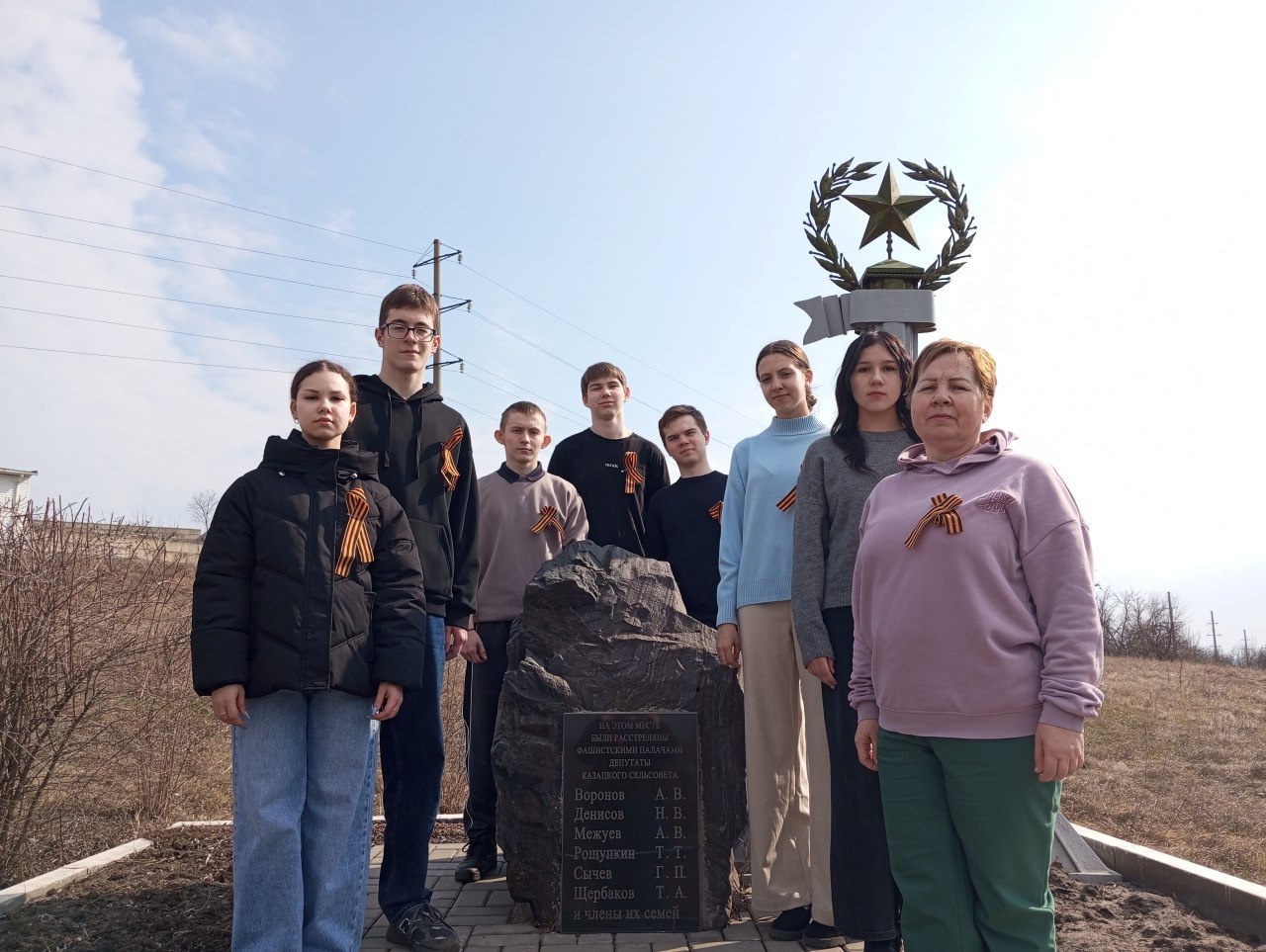 Пешая экскурсию к мемориальному камню на Казацких буграх.